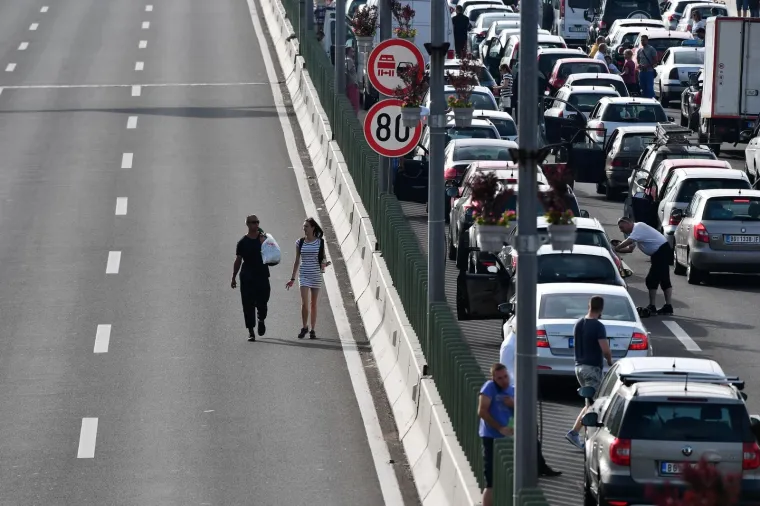 TOTALNI KAOS U GLAVNOM GRADU SRBIJE: Pogledajte kako su Beograđani blokirali grad upozoravajući na previsoke cijene goriva