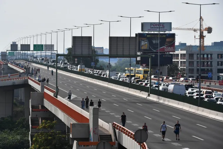 TOTALNI KAOS U GLAVNOM GRADU SRBIJE: Pogledajte kako su Beograđani blokirali grad upozoravajući na previsoke cijene goriva