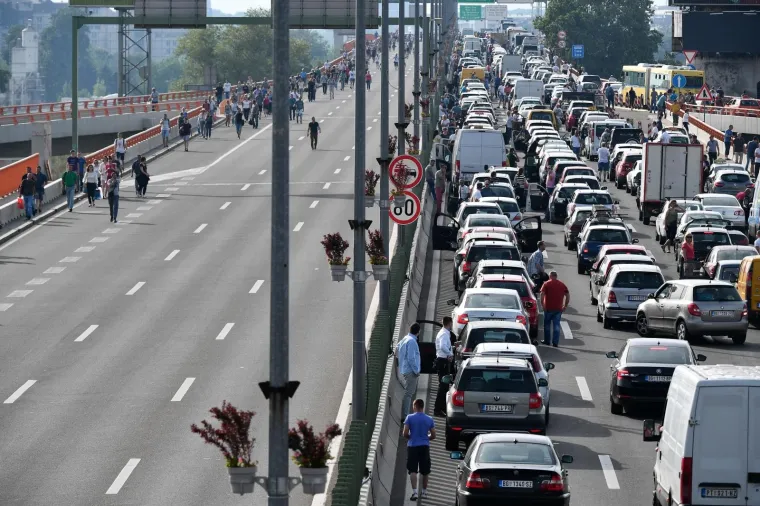TOTALNI KAOS U GLAVNOM GRADU SRBIJE: Pogledajte kako su Beograđani blokirali grad upozoravajući na previsoke cijene goriva