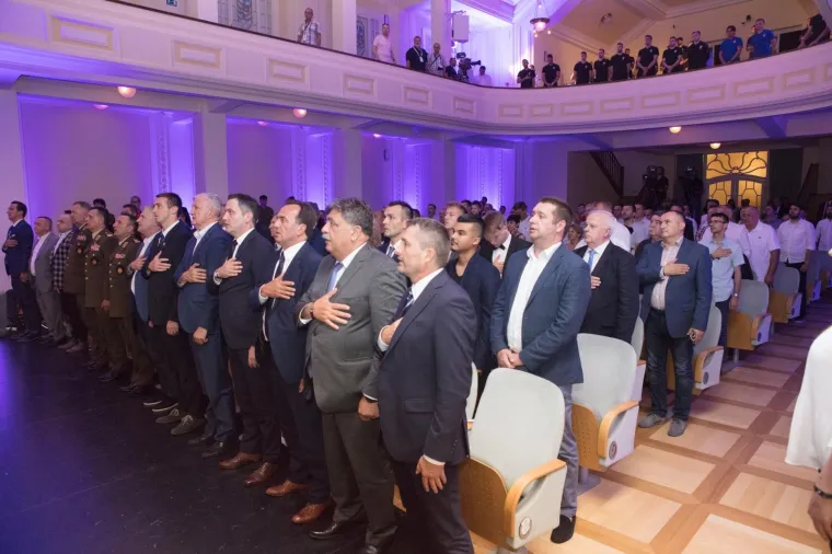 Na prvoj dodjeli Trofeja HNS-a Luka Modrić izabran za najboljeg hrvatskog nogometa&scaron;a