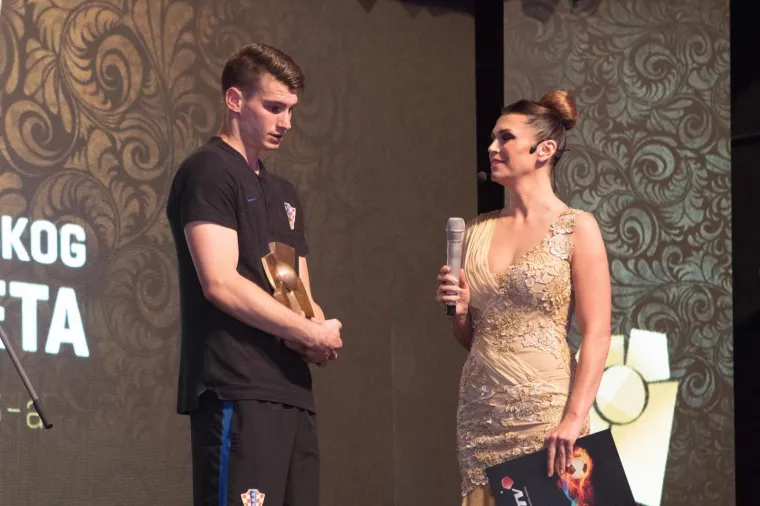 Na prvoj dodjeli Trofeja HNS-a Luka Modrić izabran za najboljeg hrvatskog nogometa&scaron;a