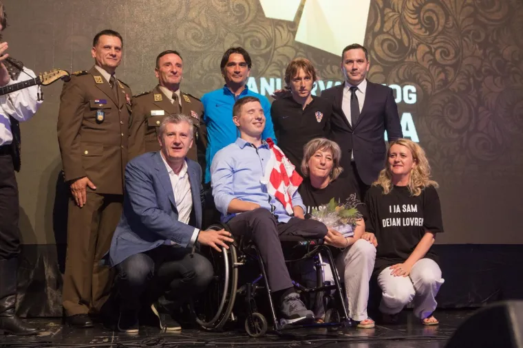 Na prvoj dodjeli Trofeja HNS-a Luka Modrić izabran za najboljeg hrvatskog nogometa&scaron;a