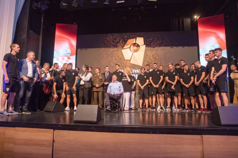 Na prvoj dodjeli Trofeja HNS-a Luka Modrić izabran za najboljeg hrvatskog nogometa&scaron;a