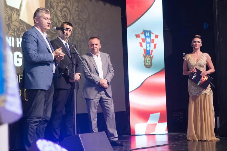 Na prvoj dodjeli Trofeja HNS-a Luka Modrić izabran za najboljeg hrvatskog nogometa&scaron;a