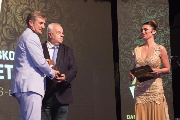 Na prvoj dodjeli Trofeja HNS-a Luka Modrić izabran za najboljeg hrvatskog nogometa&scaron;a