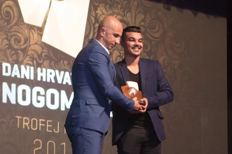 Na prvoj dodjeli Trofeja HNS-a Luka Modrić izabran za najboljeg hrvatskog nogometa&scaron;a