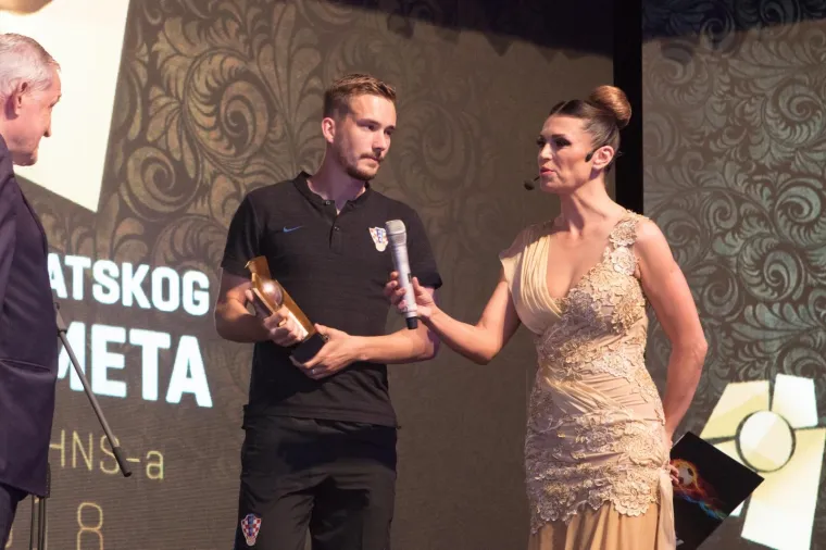 Na prvoj dodjeli Trofeja HNS-a Luka Modrić izabran za najboljeg hrvatskog nogometa&scaron;a