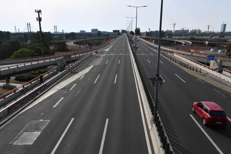 Tako se to radi: Srbijanski vozači zaustavili vozila u znak prosvjeda zbog visokih cijena goriva