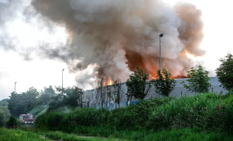 BUKNUO POŽAR NA ZAPADU ZAGREBA: Gori C.I.O.S., vatrogasci na terenu