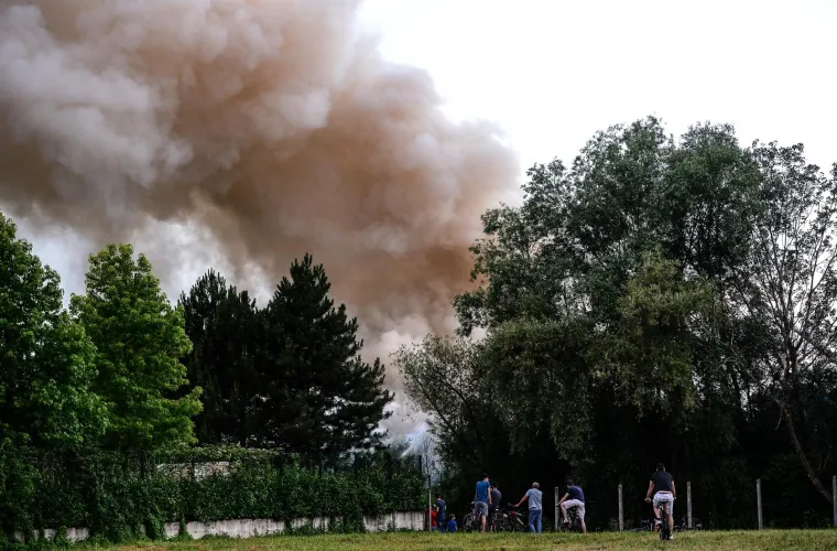 BUKNUO POŽAR NA ZAPADU ZAGREBA: Gori C.I.O.S., vatrogasci na terenu