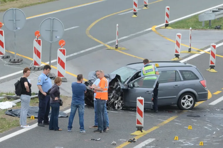 PROMETNA NESREĆA U KUTINI: U sudaru triju vozila poginula jedna osoba