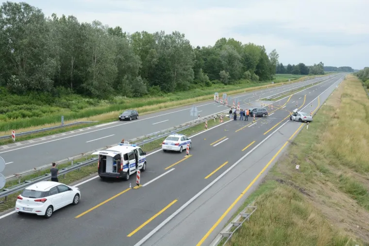 PROMETNA NESREĆA U KUTINI: U sudaru triju vozila poginula jedna osoba