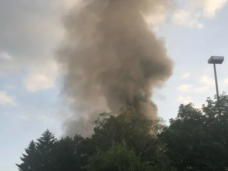 VELIKI POŽAR U ZAGREBU: Gusti dim se nadvio nad grad, vatrogasci iza&scaron;li na teren