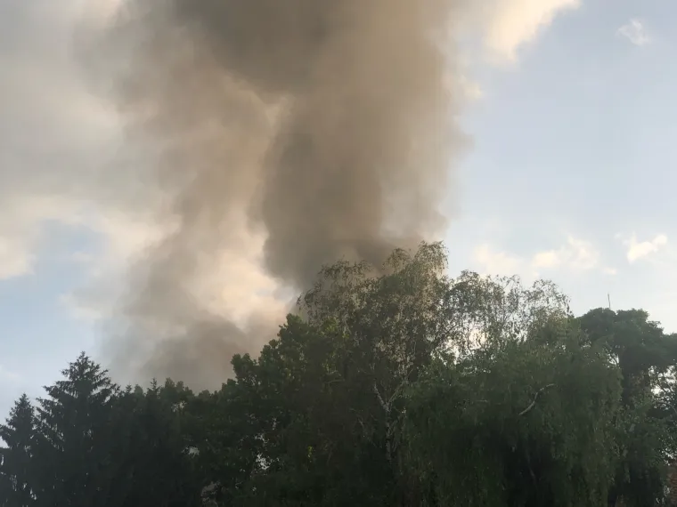 VELIKI POŽAR U ZAGREBU: Gusti dim se nadvio nad grad, vatrogasci iza&scaron;li na teren