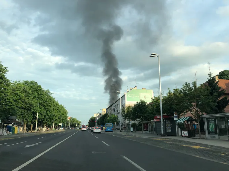 VELIKI POŽAR U ZAGREBU: Gusti dim se nadvio nad grad, vatrogasci iza&scaron;li na teren