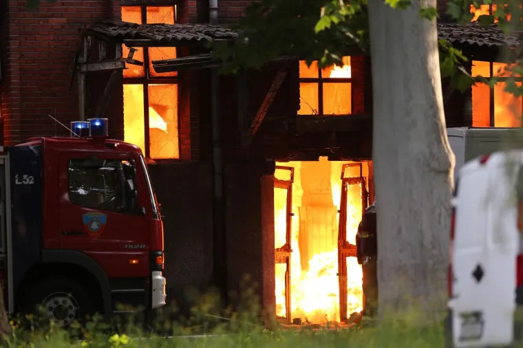 VELIKI POŽAR U ZAGREBU: Gusti dim se nadvio nad grad, vatrogasci iza&scaron;li na teren
