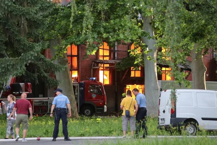 VELIKI POŽAR U ZAGREBU: Gusti dim se nadvio nad grad, vatrogasci iza&scaron;li na teren
