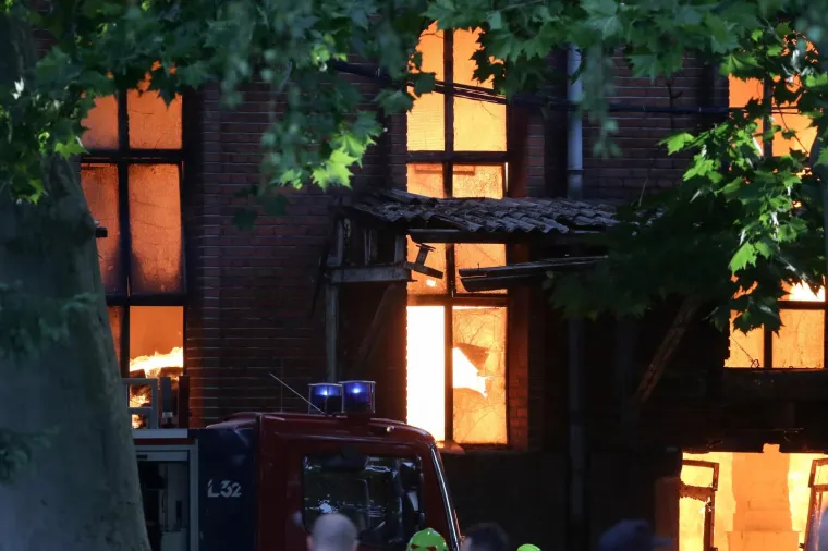 VELIKI POŽAR U ZAGREBU: Gusti dim se nadvio nad grad, vatrogasci iza&scaron;li na teren