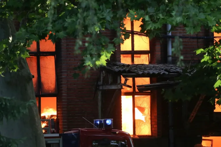 VELIKI POŽAR U ZAGREBU: Gusti dim se nadvio nad grad, vatrogasci iza&scaron;li na teren