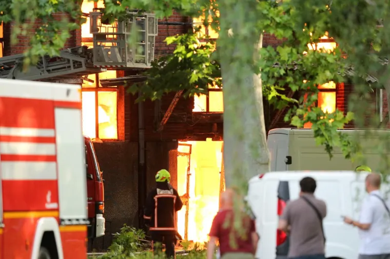 VELIKI POŽAR U ZAGREBU: Gusti dim se nadvio nad grad, vatrogasci iza&scaron;li na teren