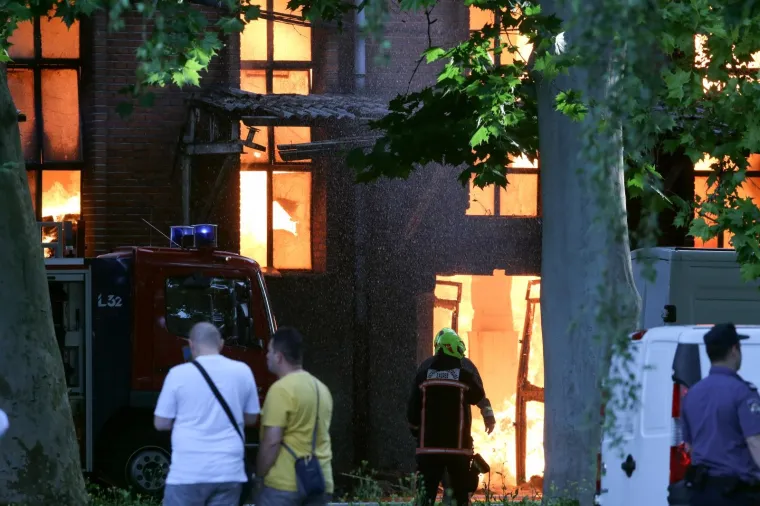 VELIKI POŽAR U ZAGREBU: Gusti dim se nadvio nad grad, vatrogasci iza&scaron;li na teren