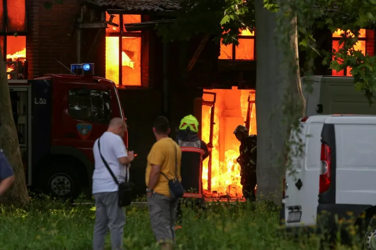 VELIKI POŽAR U ZAGREBU: Gusti dim se nadvio nad grad, vatrogasci iza&scaron;li na teren