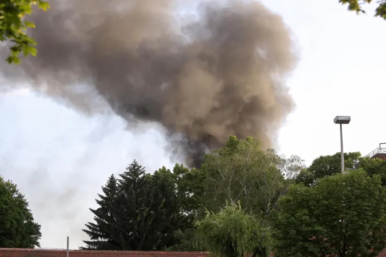 VELIKI POŽAR U ZAGREBU: Gusti dim se nadvio nad grad, vatrogasci iza&scaron;li na teren