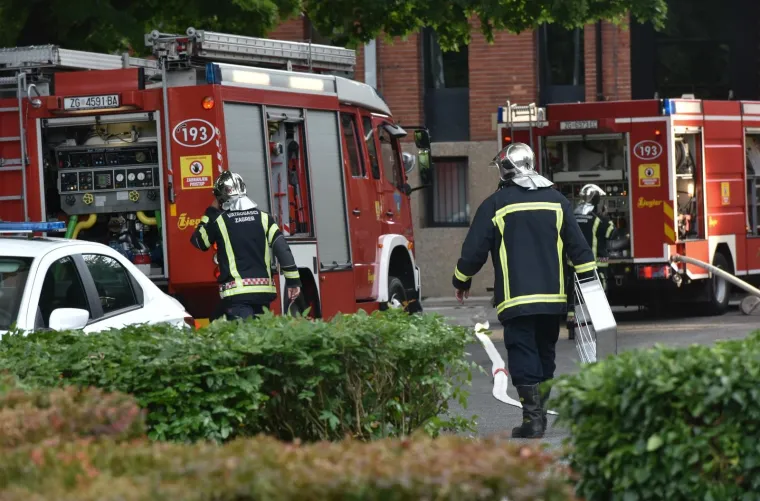 VELIKI POŽAR U ZAGREBU: Gusti dim se nadvio nad grad, vatrogasci iza&scaron;li na teren