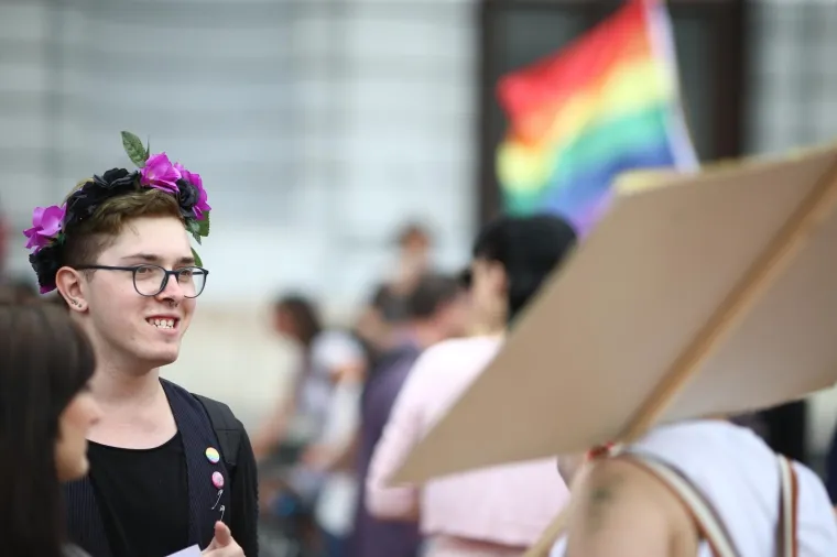 POVORKA PONOSA OKUPILA TISUĆE, MEĐU NJIMA I POLITIČARI: '&Scaron;to tebe boli tko koga voli!'