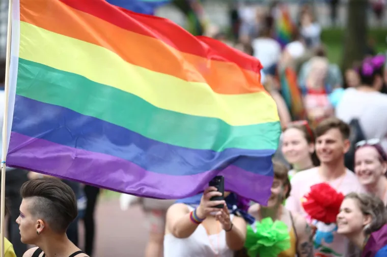 POVORKA PONOSA OKUPILA TISUĆE, MEĐU NJIMA I POLITIČARI: '&Scaron;to tebe boli tko koga voli!'