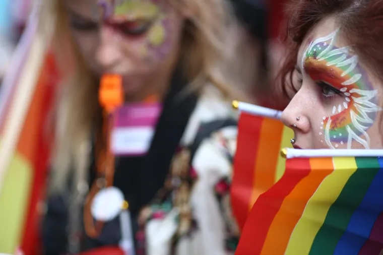 POVORKA PONOSA OKUPILA TISUĆE, MEĐU NJIMA I POLITIČARI: '&Scaron;to tebe boli tko koga voli!'