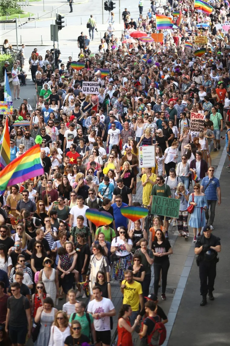 POVORKA PONOSA OKUPILA TISUĆE, MEĐU NJIMA I POLITIČARI: '&Scaron;to tebe boli tko koga voli!'