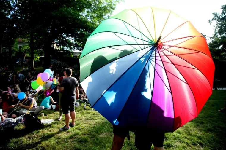 POVORKA PONOSA OKUPILA TISUĆE, MEĐU NJIMA I POLITIČARI: '&Scaron;to tebe boli tko koga voli!'