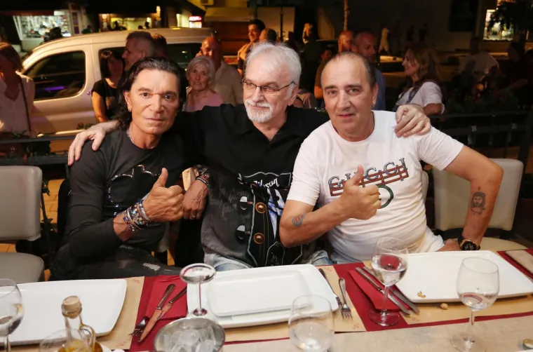 LILLE SERVIRALA GUZU, NIVES UBILA DEKOLTEOM: Uzavrelu atmosferu dodatno zapalile bujne ljepotice