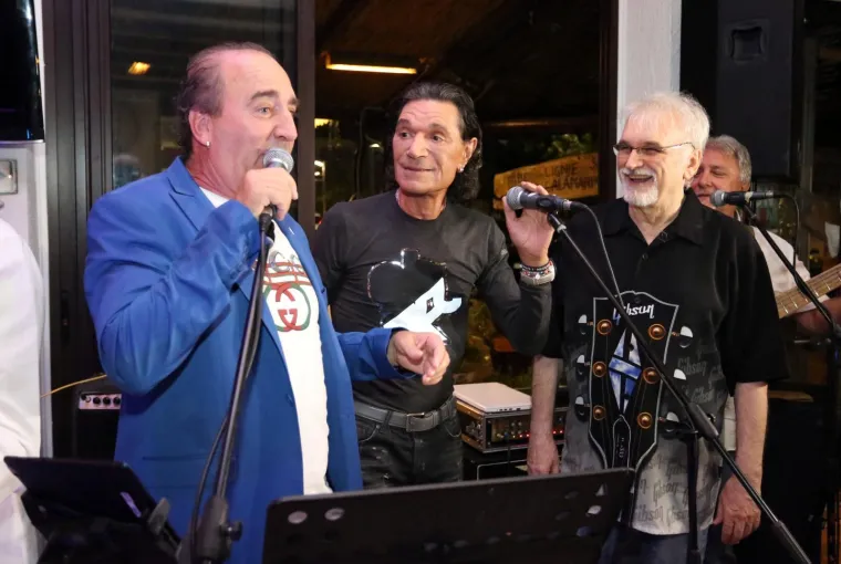 LILLE SERVIRALA GUZU, NIVES UBILA DEKOLTEOM: Uzavrelu atmosferu dodatno zapalile bujne ljepotice