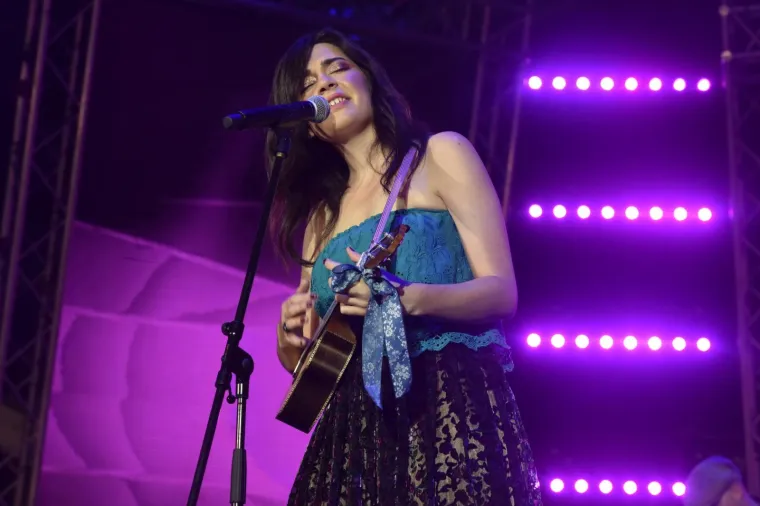 NIVES I LIDIJA SE OPET BORE ZA PAŽNJU: Jedna glumila Rihannu u donjem rublju, druga obukla famoznu vagina haljinu