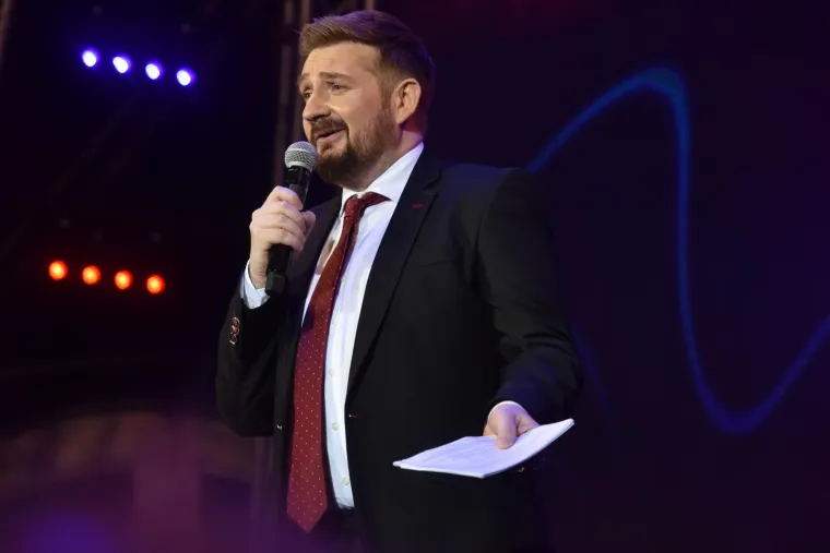 NIVES I LIDIJA SE OPET BORE ZA PAŽNJU: Jedna glumila Rihannu u donjem rublju, druga obukla famoznu vagina haljinu