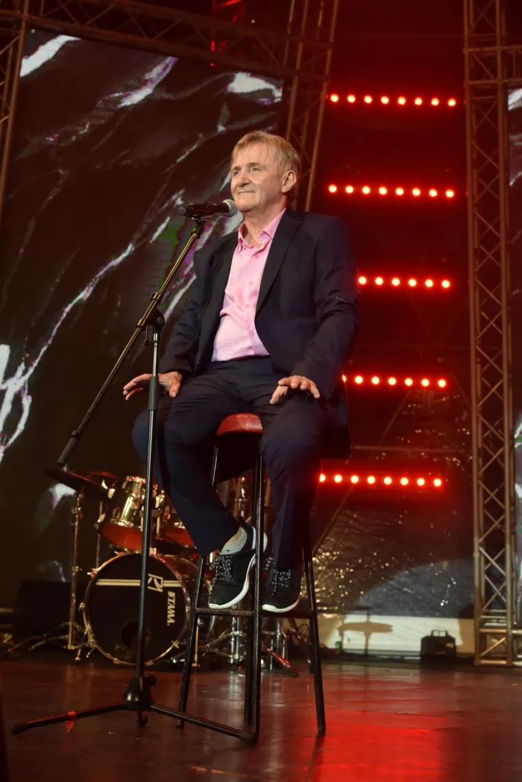 NIVES I LIDIJA SE OPET BORE ZA PAŽNJU: Jedna glumila Rihannu u donjem rublju, druga obukla famoznu vagina haljinu