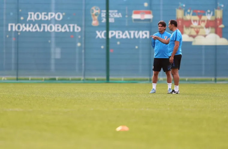 VATRENI ODRADILI PRVI TRENING U RUSIJI: Stari razbili mlade pred krcatim tribinama