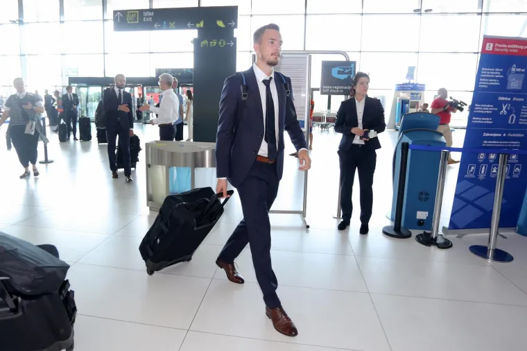 Pogledajte kakva je atmosfera vladala: Hrvatska reprezentacija otputovala u Rusiju