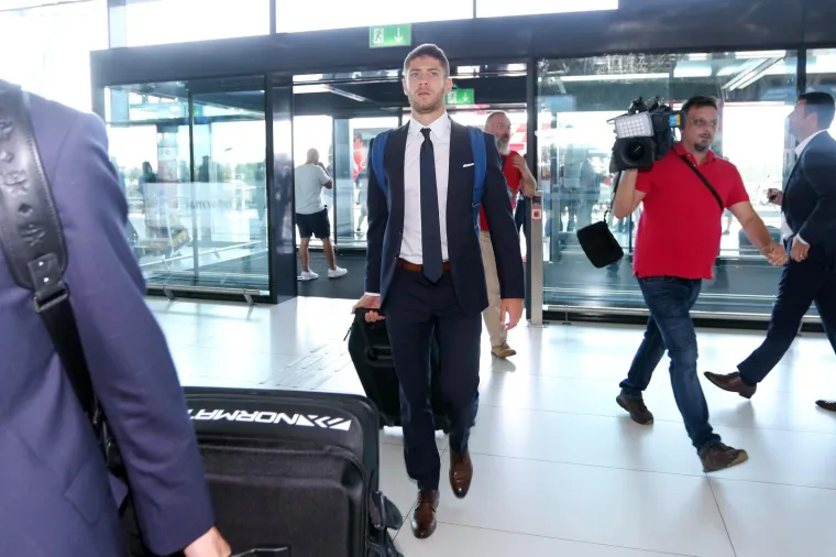 Pogledajte kakva je atmosfera vladala: Hrvatska reprezentacija otputovala u Rusiju