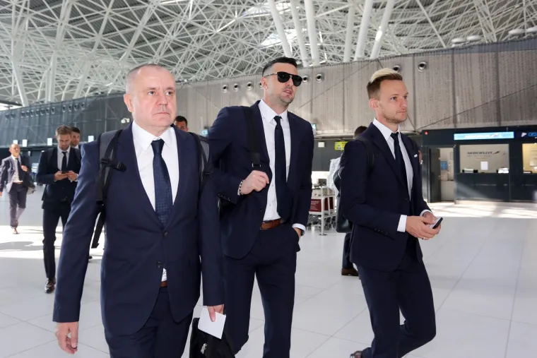 Pogledajte kakva je atmosfera vladala: Hrvatska reprezentacija otputovala u Rusiju
