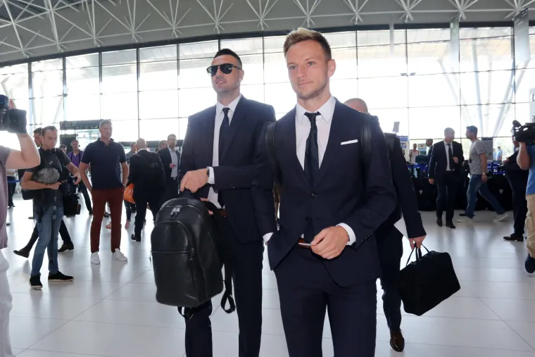 Pogledajte kakva je atmosfera vladala: Hrvatska reprezentacija otputovala u Rusiju