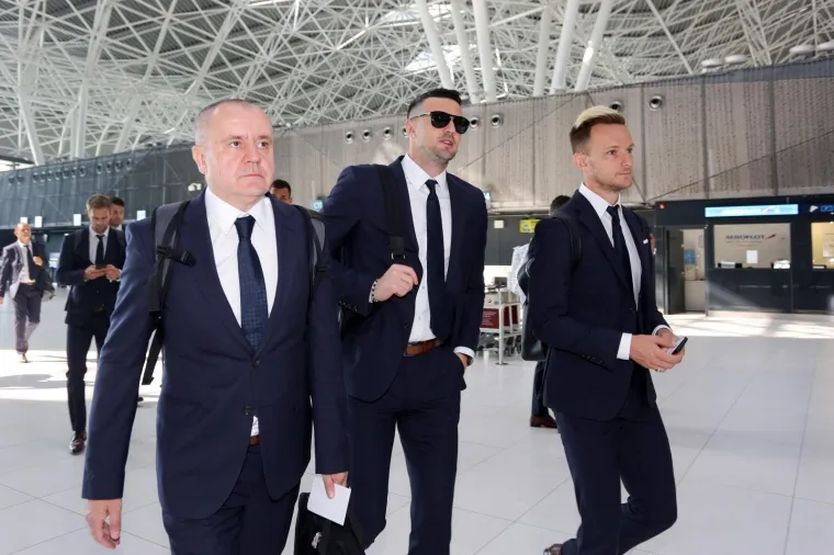 Pogledajte kakva je atmosfera vladala: Hrvatska reprezentacija otputovala u Rusiju