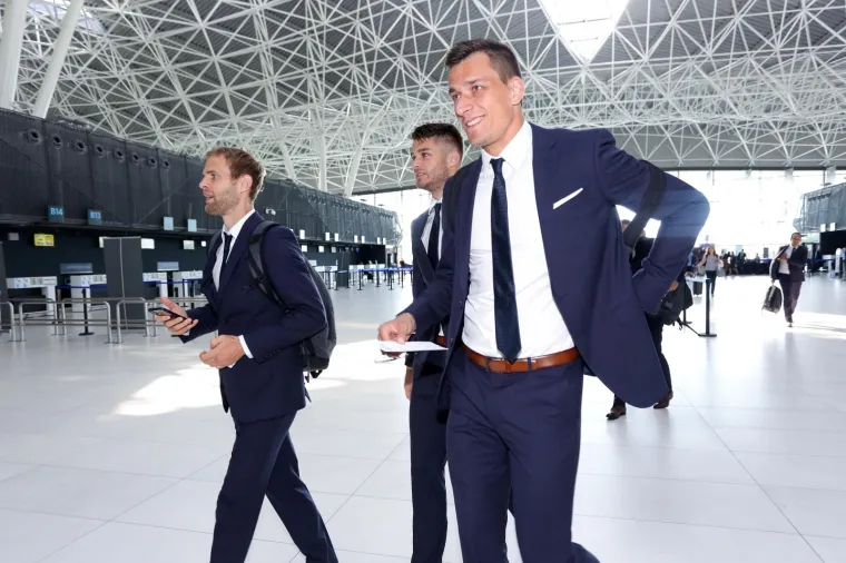 Pogledajte kakva je atmosfera vladala: Hrvatska reprezentacija otputovala u Rusiju