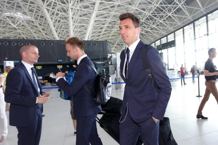 Pogledajte kakva je atmosfera vladala: Hrvatska reprezentacija otputovala u Rusiju