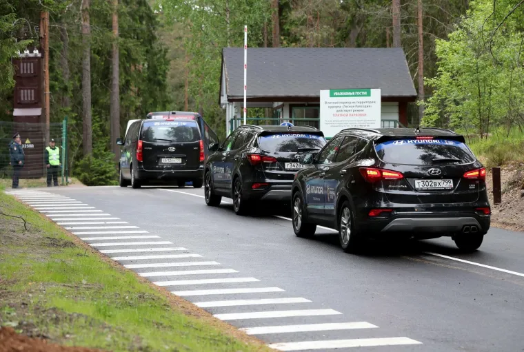 VATRENI U RUSIJI: Dalića i igrače ispred kampa dočekali navijači