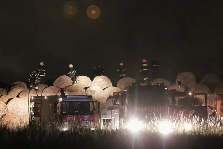 Ponovno gorilo u Zagrebu: požar buknuo u blizini tvornice papira na Radničkoj, planule su bale sijena