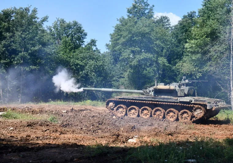 Na vježbi "Kuna 18&ldquo; prikazano je integrirano, sinkronizirano i združeno djelovanje helikoptera OH-58D "Kiowa Warrior" u potpori kopnenih snaga te borbeno djelovanje Panzer haubice 2000 u pružanju topničke potpore manevarskim snaga u provedbi napada, priopćeno je iz Ministarstva obrane.