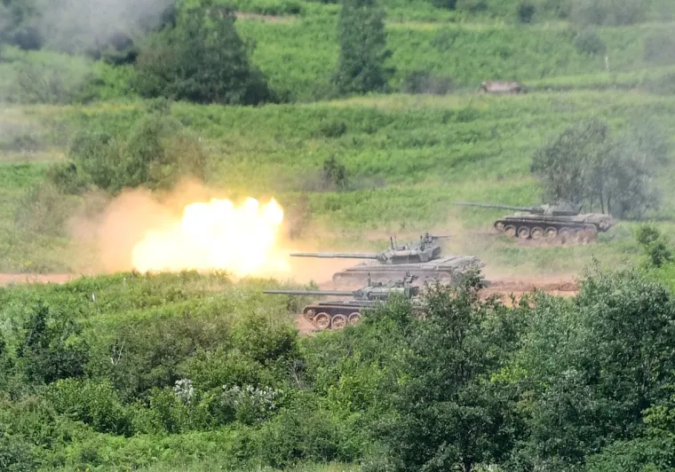 HRVATSKA VOJSKA DEMONSTRIRALA SNAGU: Prvi put prikazano združeno djelovanje Kiowa helikoptera i Panzer haubica